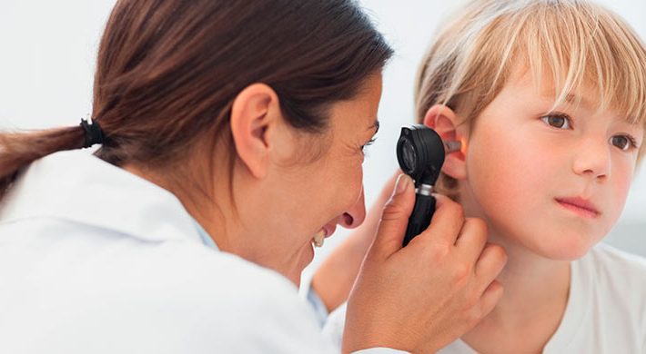 Otitis y sordera infantil: Síntomas y tratamiento de las enfermedades del  oído en los niños