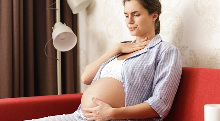 ¿Puede el embarazo ser la causa de un dolor de garganta?