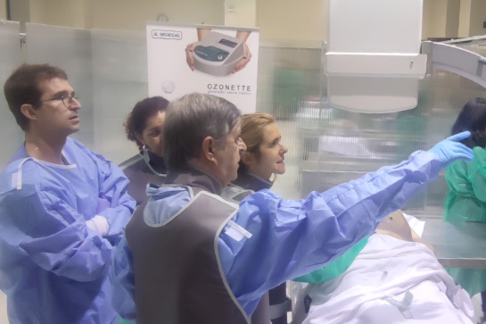 Dr. Félix Pastor Loscertales impartiendo taller ozonoterapia en Valencia